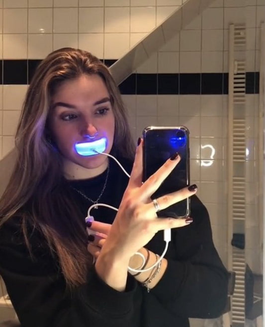 Luxury White Pro Glow Deluxe Tandenbleekset: PAP+ Strips, LED & V34 Corrector voor Stralende Witte Tanden